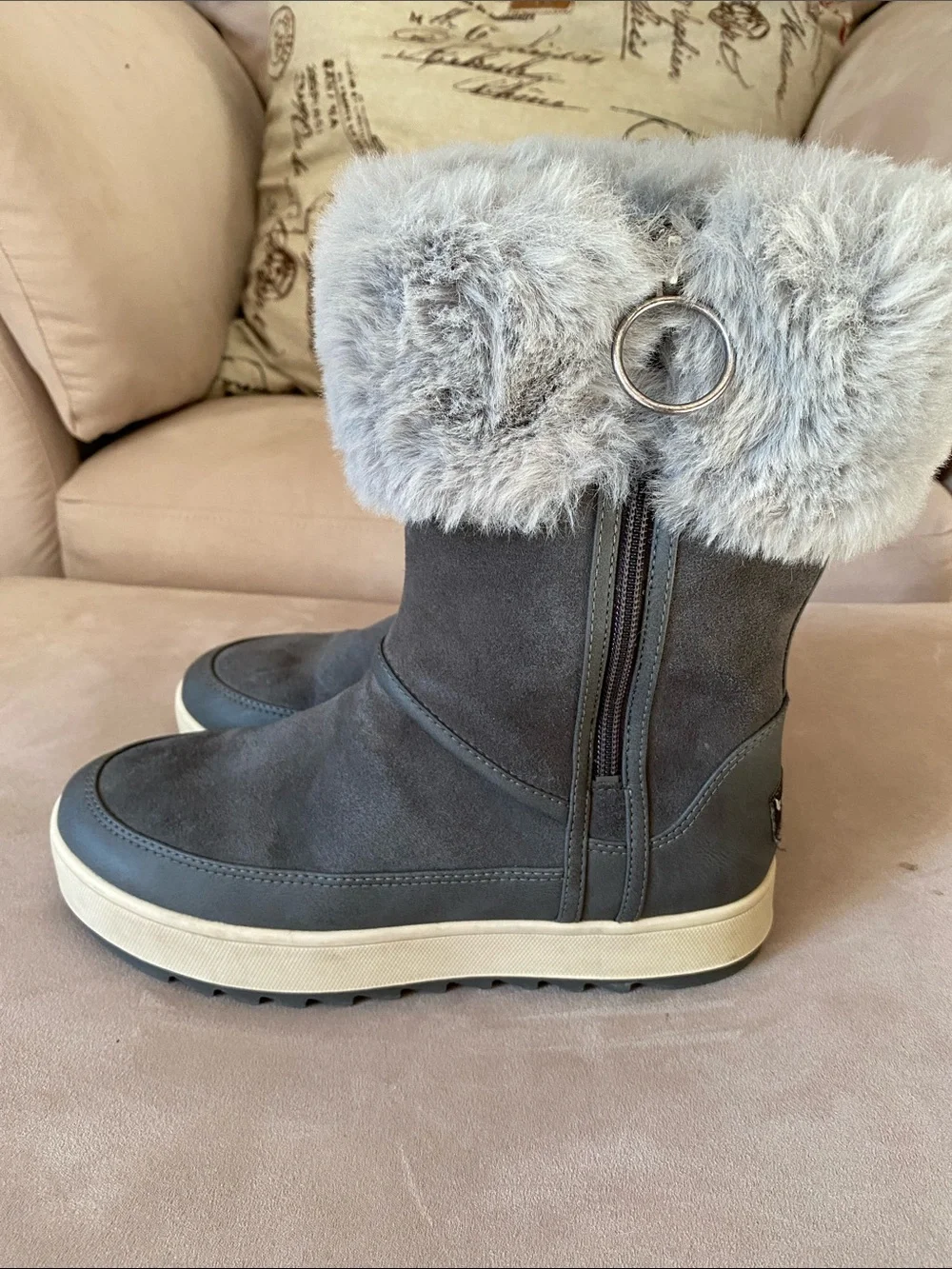 Koolaburra by UGG Tynlee Boots- Stone Grey Size 6